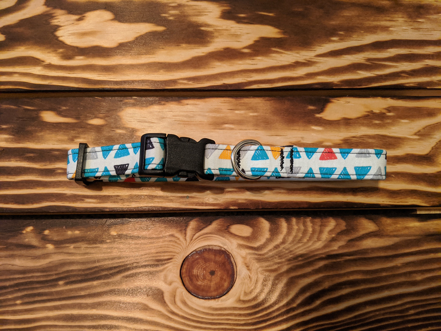 Geometric Triangle Collar