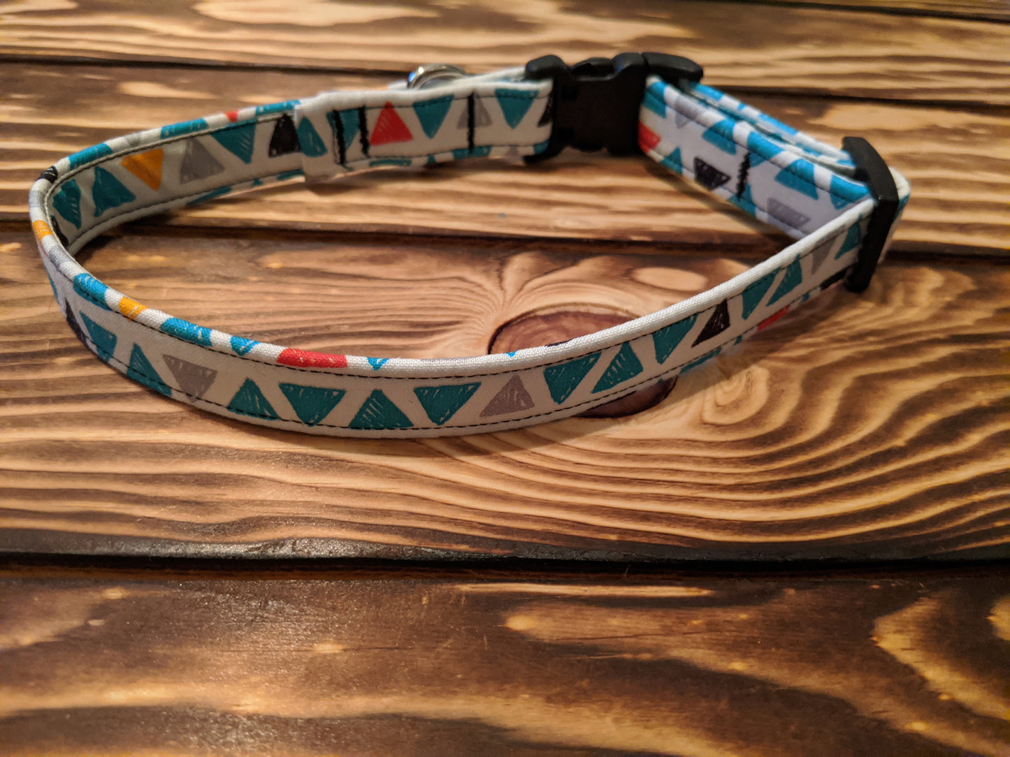 Geometric Triangle Collar